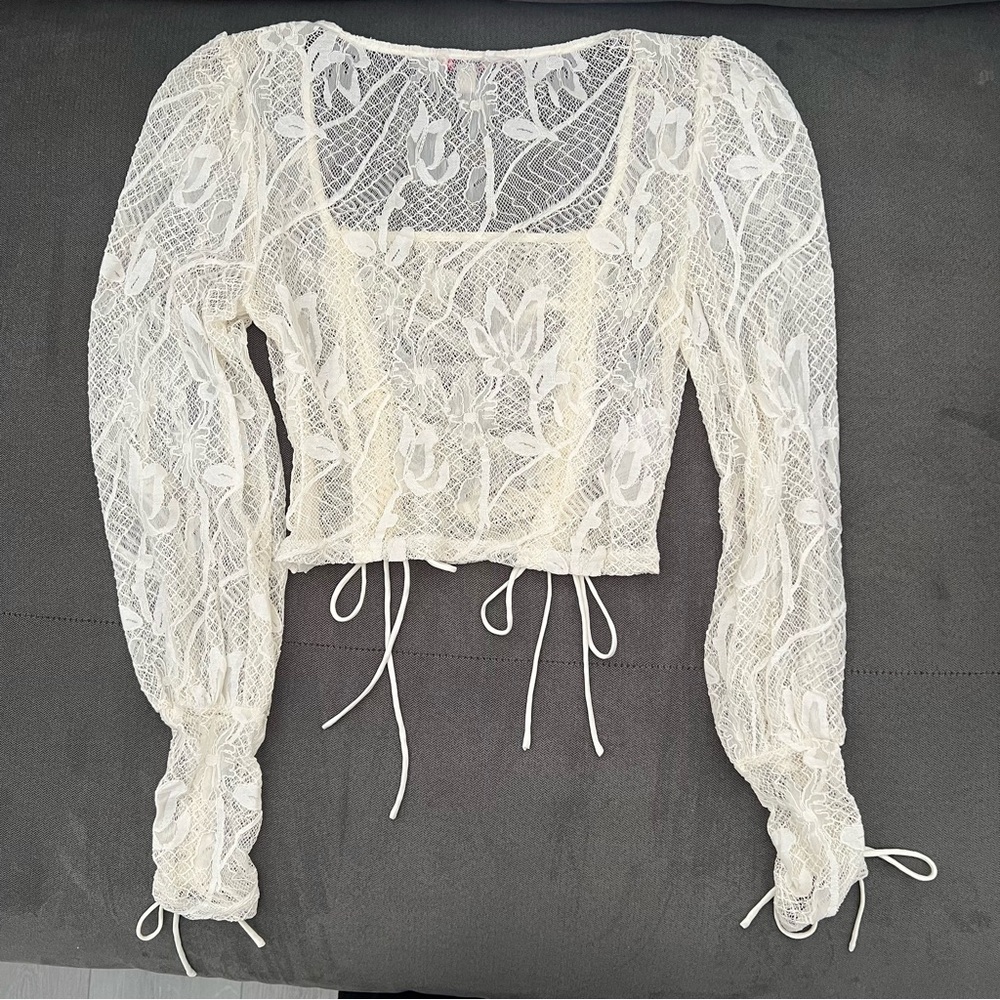 Cream white lace top - Picture 3 of 3